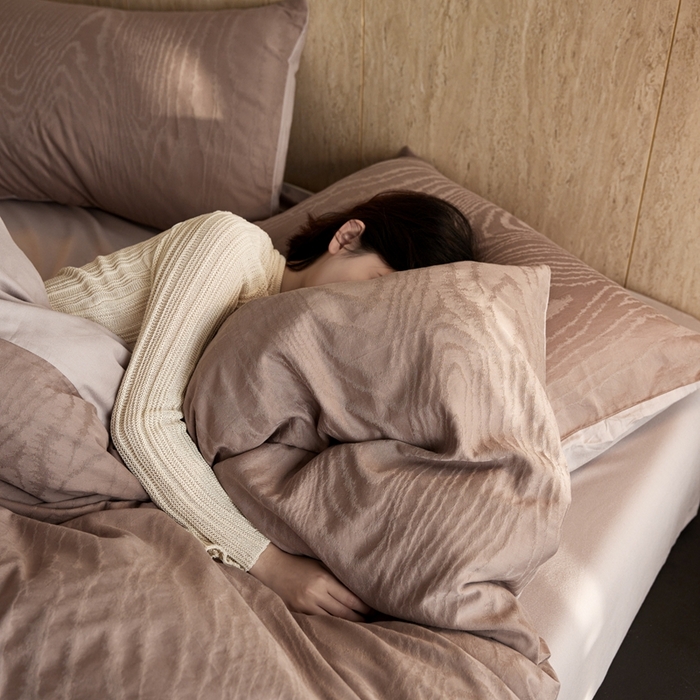 91家纺网 家纺一手货源 找家纺 禾时 2025新款60s轻奢提花磨毛四件套-浮光跃川 浮光跃川-大地棕