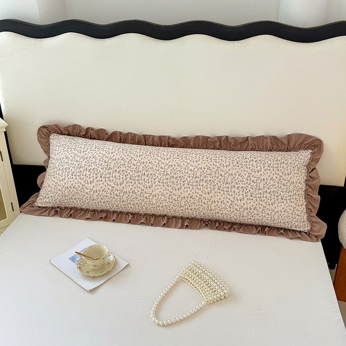 91家纺网 家纺一手货源 找家纺 梦舒羽 2025新款水洗珍珠棉花边枕套加长双人情侣1.8米枕芯内胆套1.5m枕头套 柏林梦境-咖