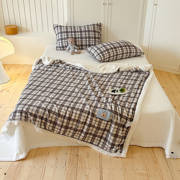 91家纺网 家纺一手货源 找家纺 （总）桃子家居 2025新款A类ins豹纹猫咪卡通织标加厚牛奶绒羊羔绒毛毯多功能毛毯