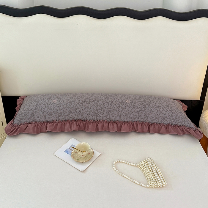 91家纺网 家纺一手货源 找家纺 梦舒羽 2025新款水洗珍珠棉花边枕套加长双人情侣1.8米枕芯内胆套1.5m枕头套 墨染芳华