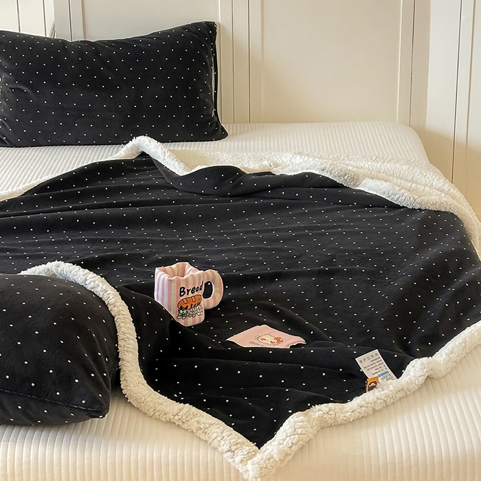 91家纺网 家纺一手货源 找家纺 桃子家居 2025新款A类ins豹纹猫咪卡通织标加厚牛奶绒羊羔绒毛毯多功能毛毯 绒毛毯-织标波点猫