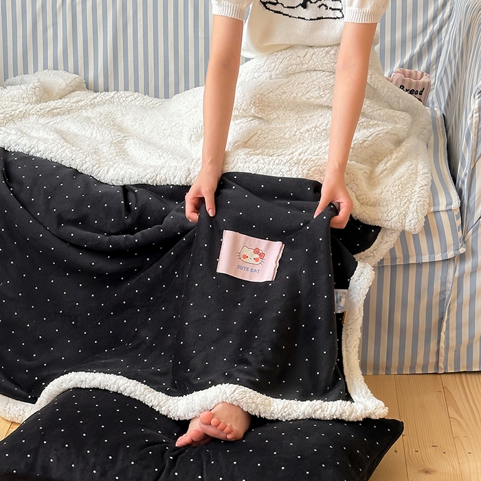 91家纺网 家纺一手货源 找家纺 桃子家居 2025新款A类ins豹纹猫咪卡通织标加厚牛奶绒羊羔绒毛毯多功能毛毯 绒毛毯-织标波点猫