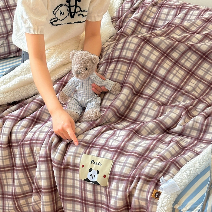 91家纺网 家纺一手货源 找家纺 桃子家居 2025新款A类ins豹纹猫咪卡通织标加厚牛奶绒羊羔绒毛毯多功能毛毯 绒毛毯-织标点点熊猫