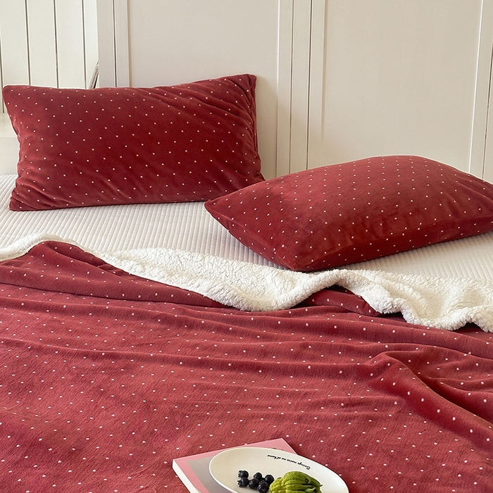 91家纺网 家纺一手货源 找家纺 桃子家居 2025新款A类ins豹纹猫咪卡通织标加厚牛奶绒羊羔绒毛毯多功能毛毯 绒毛毯-织标红点喵吃鱼