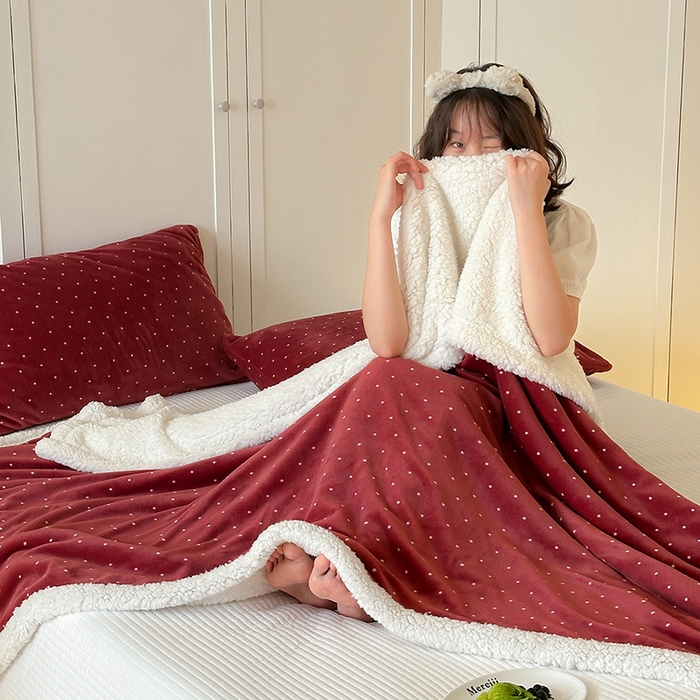 91家纺网 家纺一手货源 找家纺 桃子家居 2025新款A类ins豹纹猫咪卡通织标加厚牛奶绒羊羔绒毛毯多功能毛毯 绒毛毯-织标红点喵吃鱼