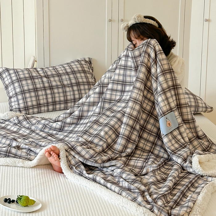 91家纺网 家纺一手货源 找家纺 桃子家居 2025新款A类ins豹纹猫咪卡通织标加厚牛奶绒羊羔绒毛毯多功能毛毯 绒毛毯-织标甜点豚鼠