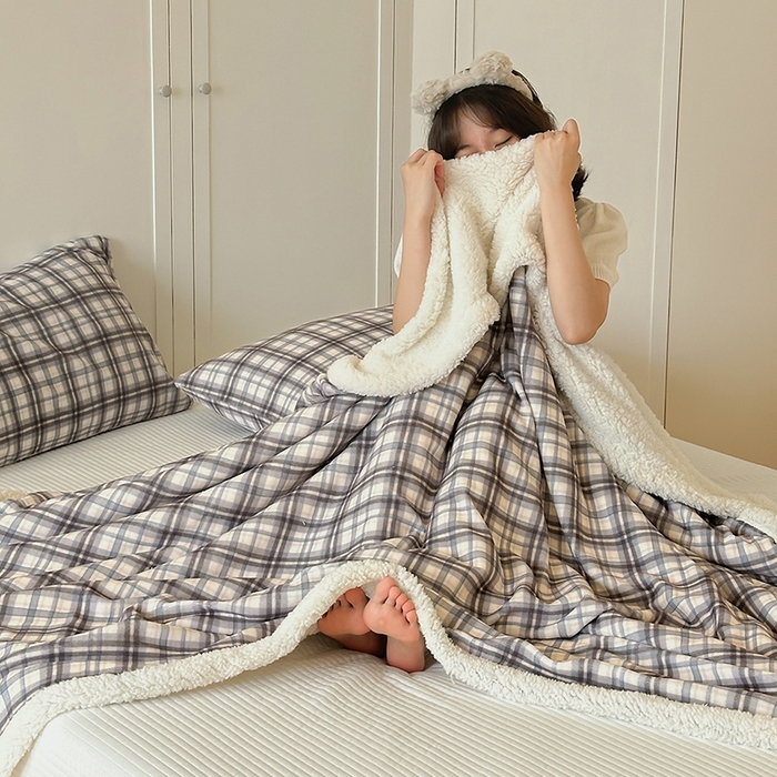 91家纺网 家纺一手货源 找家纺 桃子家居 2025新款A类ins豹纹猫咪卡通织标加厚牛奶绒羊羔绒毛毯多功能毛毯 绒毛毯-织标甜点豚鼠