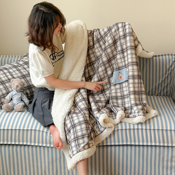 91家纺网 家纺一手货源 找家纺 桃子家居 2025新款A类ins豹纹猫咪卡通织标加厚牛奶绒羊羔绒毛毯多功能毛毯 绒毛毯-织标甜点豚鼠