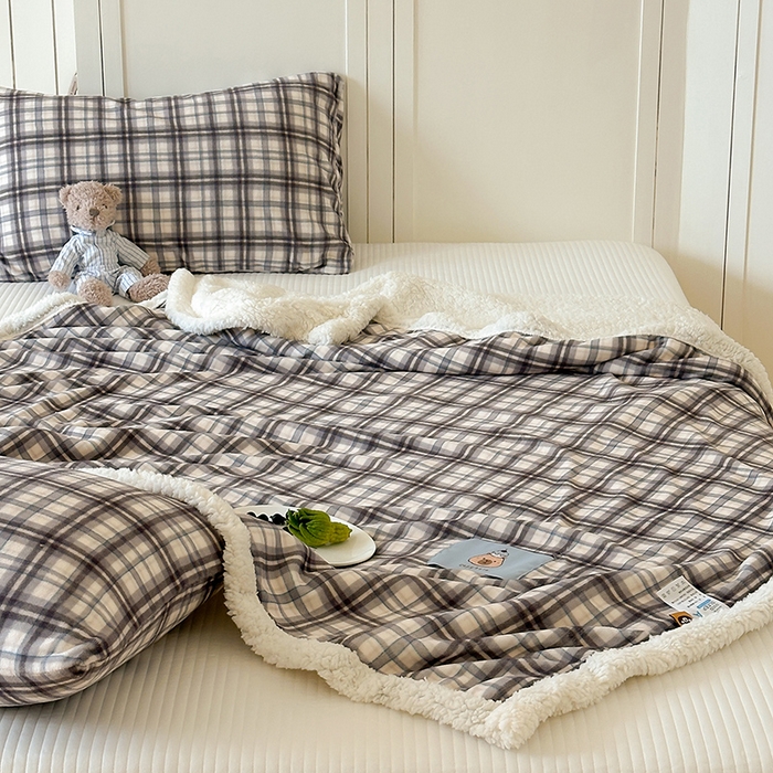 91家纺网 家纺一手货源 找家纺 桃子家居 2025新款A类ins豹纹猫咪卡通织标加厚牛奶绒羊羔绒毛毯多功能毛毯 绒毛毯-织标甜点豚鼠