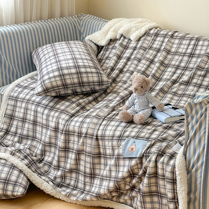 91家纺网 家纺一手货源 找家纺 桃子家居 2025新款A类ins豹纹猫咪卡通织标加厚牛奶绒羊羔绒毛毯多功能毛毯 绒毛毯-织标甜点豚鼠