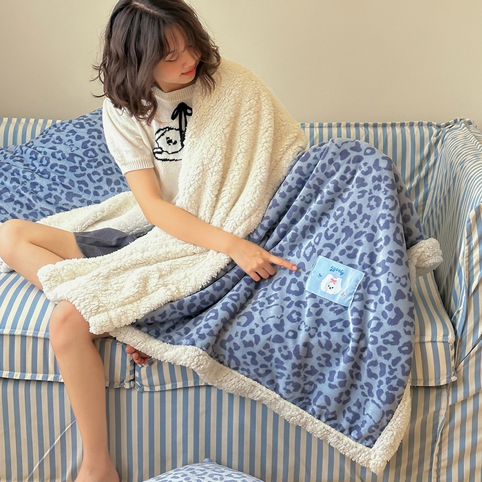 91家纺网 家纺一手货源 找家纺 桃子家居 2025新款A类ins豹纹猫咪卡通织标加厚牛奶绒羊羔绒毛毯多功能毛毯 绒毛毯-织标小幸运