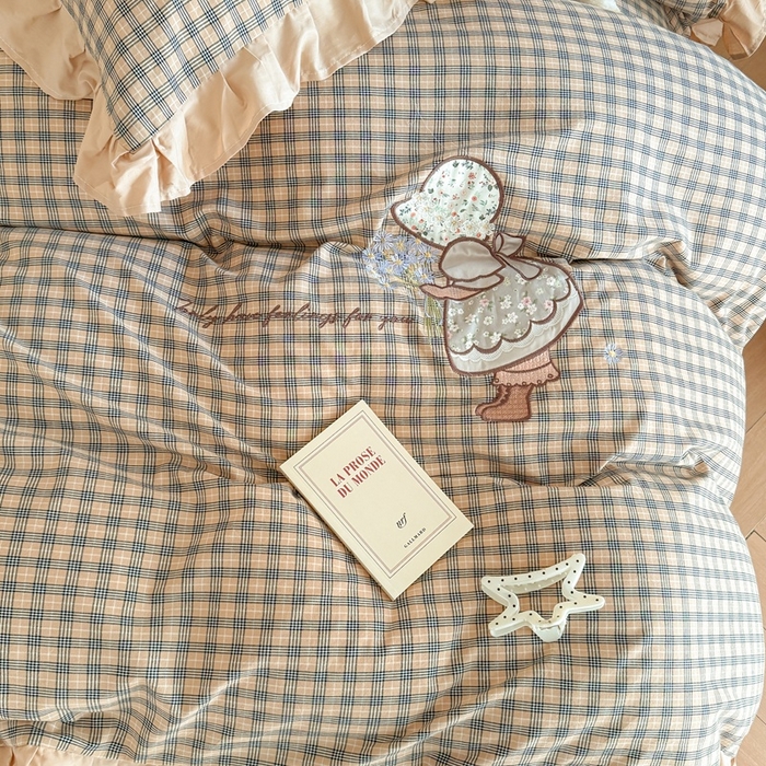 91家纺网 家纺一手货源 找家纺 蜜柚 2025秋冬新款色织水洗棉贴布花边款四件套 童趣-卡其