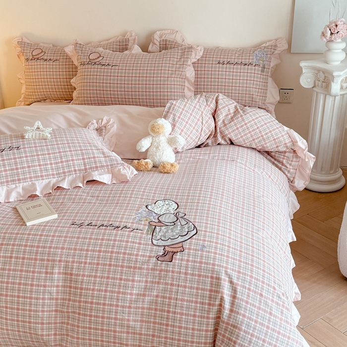 91家纺网 家纺一手货源 找家纺 蜜柚 2025秋冬新款色织水洗棉贴布花边款四件套 童趣-洋气红