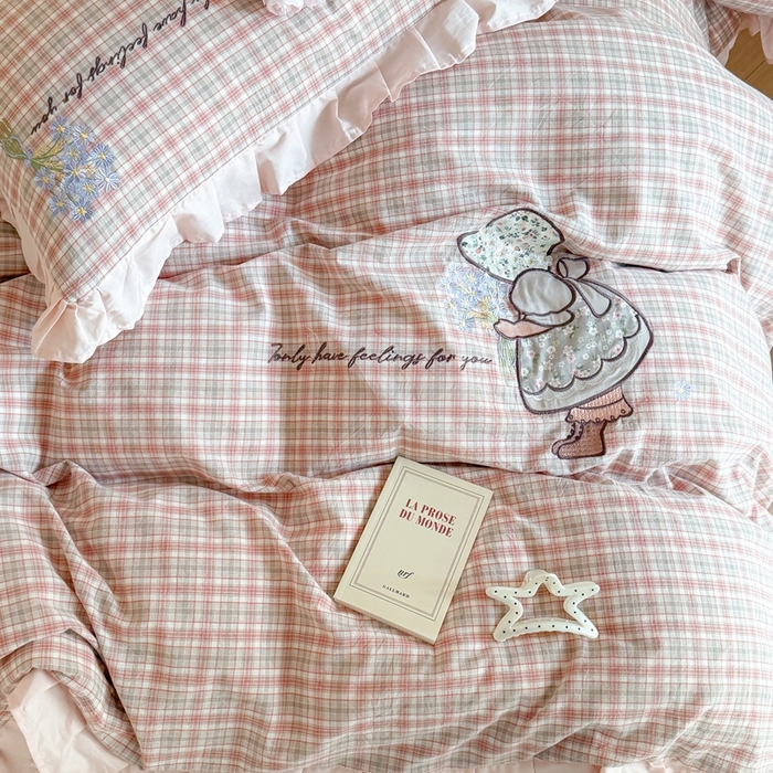 91家纺网 家纺一手货源 找家纺 蜜柚 2025秋冬新款色织水洗棉贴布花边款四件套 童趣-洋气红