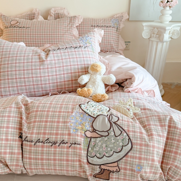 91家纺网 家纺一手货源 找家纺 蜜柚 2025秋冬新款色织水洗棉贴布花边款四件套 童趣-洋气红