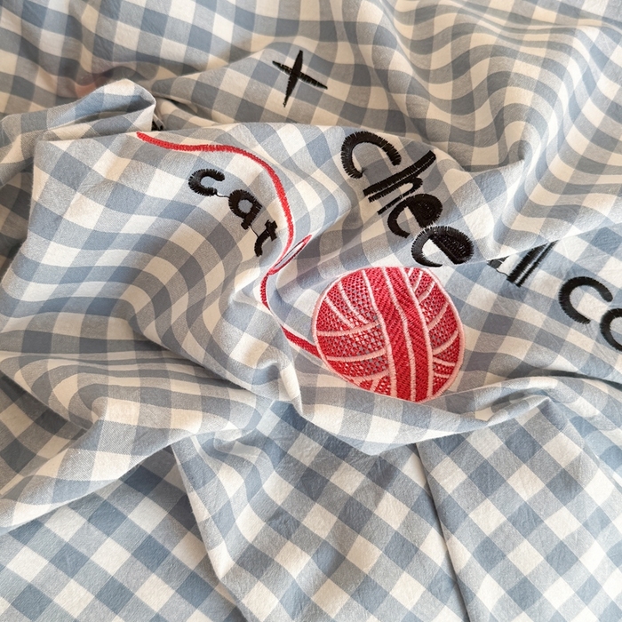 91家纺网 家纺一手货源 找家纺 蜜柚 2025秋冬新款全棉水洗棉格子贴布绣四件套 格子猫猫-青春蓝