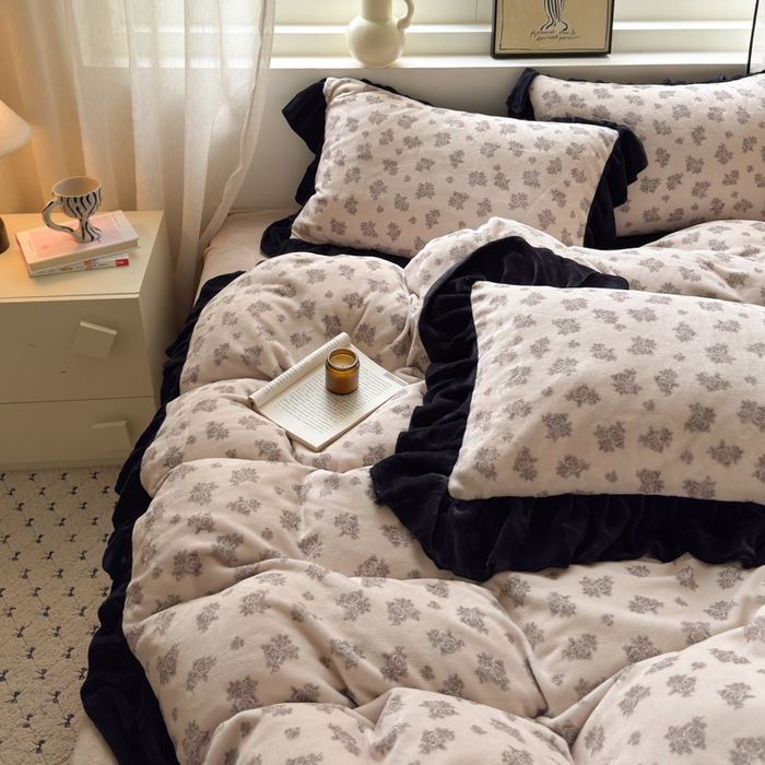 91家纺网 家纺一手货源 找家纺 2025新款赫本风牛奶绒-花边款四件套 花边款-繁花