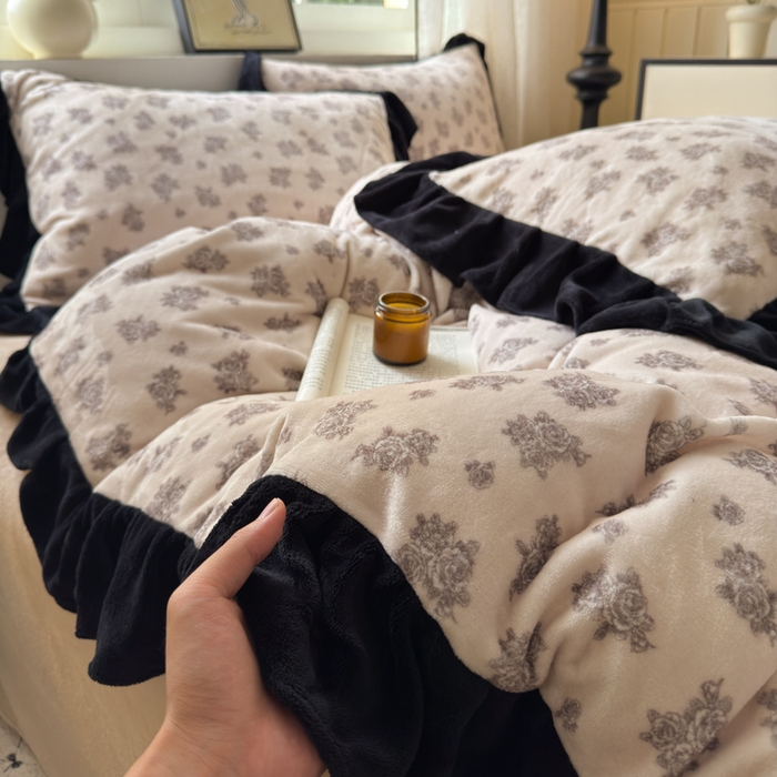 91家纺网 家纺一手货源 找家纺 2025新款赫本风牛奶绒-花边款四件套 花边款-繁花