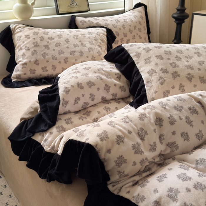 91家纺网 家纺一手货源 找家纺 2025新款赫本风牛奶绒-花边款四件套 花边款-繁花