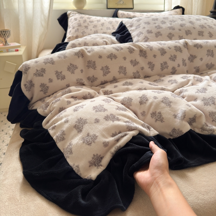 91家纺网 家纺一手货源 找家纺 2025新款赫本风牛奶绒-花边款四件套 花边款-繁花