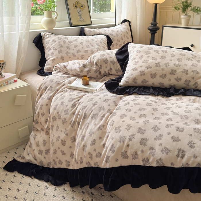 91家纺网 家纺一手货源 找家纺 2025新款赫本风牛奶绒-花边款四件套 花边款-繁花