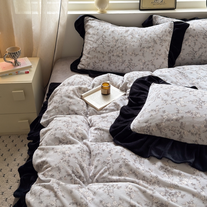 91家纺网 家纺一手货源 找家纺 2025新款赫本风牛奶绒-花边款四件套 花边款-盛开