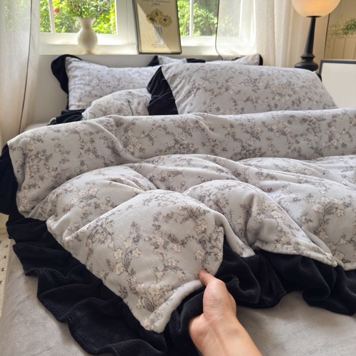 91家纺网 家纺一手货源 找家纺 2025新款赫本风牛奶绒-花边款四件套 花边款-盛开