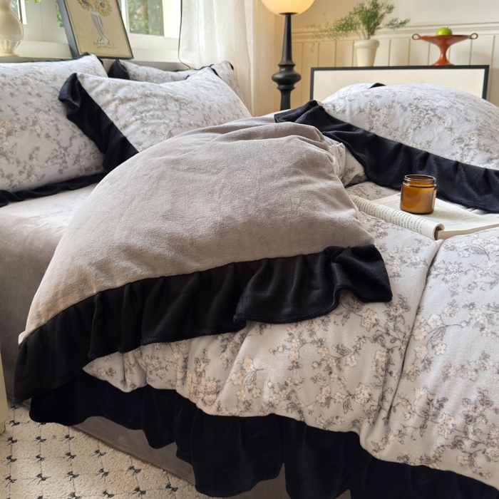 91家纺网 家纺一手货源 找家纺 2025新款赫本风牛奶绒-花边款四件套 花边款-盛开