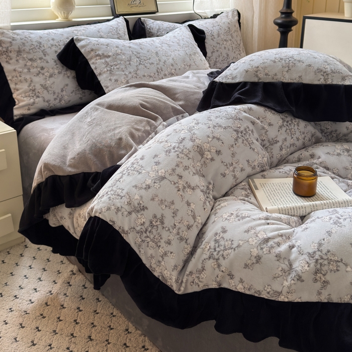 91家纺网 家纺一手货源 找家纺 2025新款赫本风牛奶绒-花边款四件套 花边款-盛开