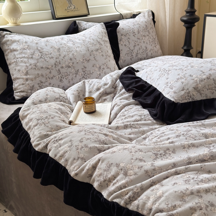 91家纺网 家纺一手货源 找家纺 2025新款赫本风牛奶绒-花边款四件套 花边款-盛开