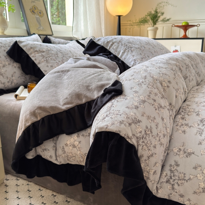 91家纺网 家纺一手货源 找家纺 2025新款赫本风牛奶绒-花边款四件套 花边款-盛开