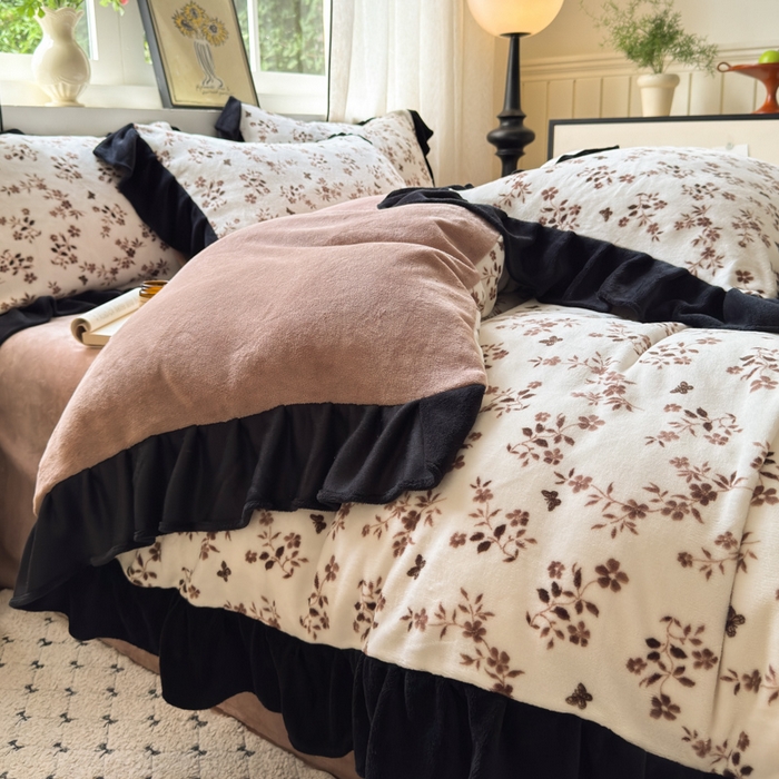 91家纺网 家纺一手货源 找家纺 2025新款赫本风牛奶绒-花边款四件套 花边款-枝花