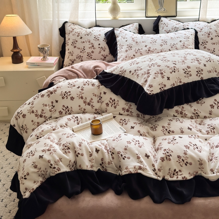 91家纺网 家纺一手货源 找家纺 2025新款赫本风牛奶绒-花边款四件套 花边款-枝花