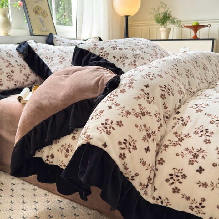 91家纺网 家纺一手货源 找家纺 2025新款赫本风牛奶绒-花边款四件套 花边款-枝花