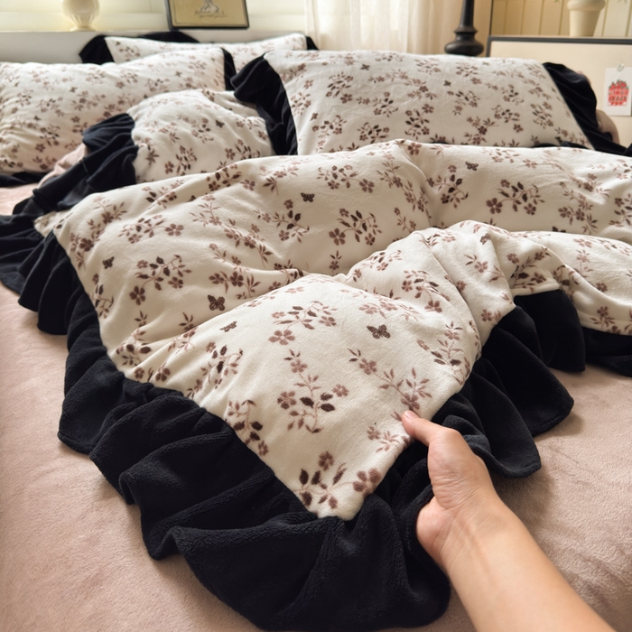 91家纺网 家纺一手货源 找家纺 2025新款赫本风牛奶绒-花边款四件套 花边款-枝花