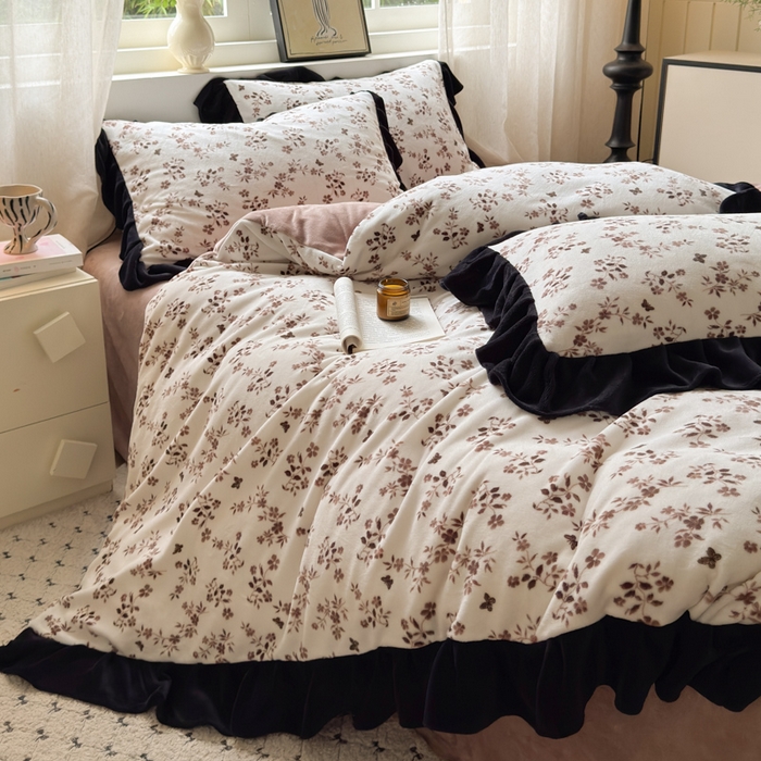 91家纺网 家纺一手货源 找家纺 2025新款赫本风牛奶绒-花边款四件套 花边款-枝花