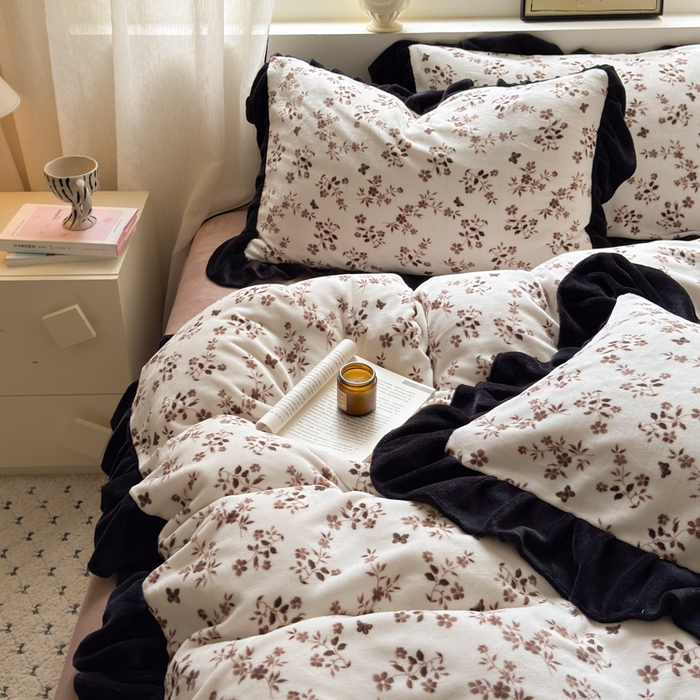 91家纺网 家纺一手货源 找家纺 2025新款赫本风牛奶绒-花边款四件套 花边款-枝花