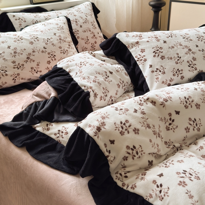 91家纺网 家纺一手货源 找家纺 2025新款赫本风牛奶绒-花边款四件套 花边款-枝花