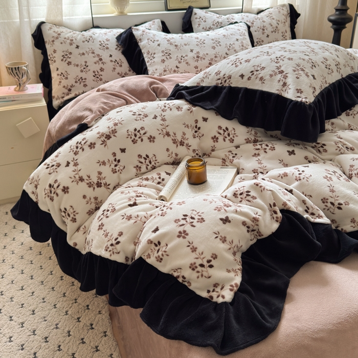 91家纺网 家纺一手货源 找家纺 2025新款赫本风牛奶绒-花边款四件套 花边款-枝花