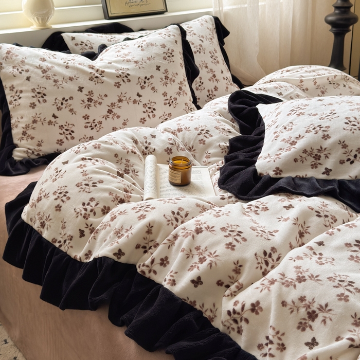 91家纺网 家纺一手货源 找家纺 2025新款赫本风牛奶绒-花边款四件套 花边款-枝花