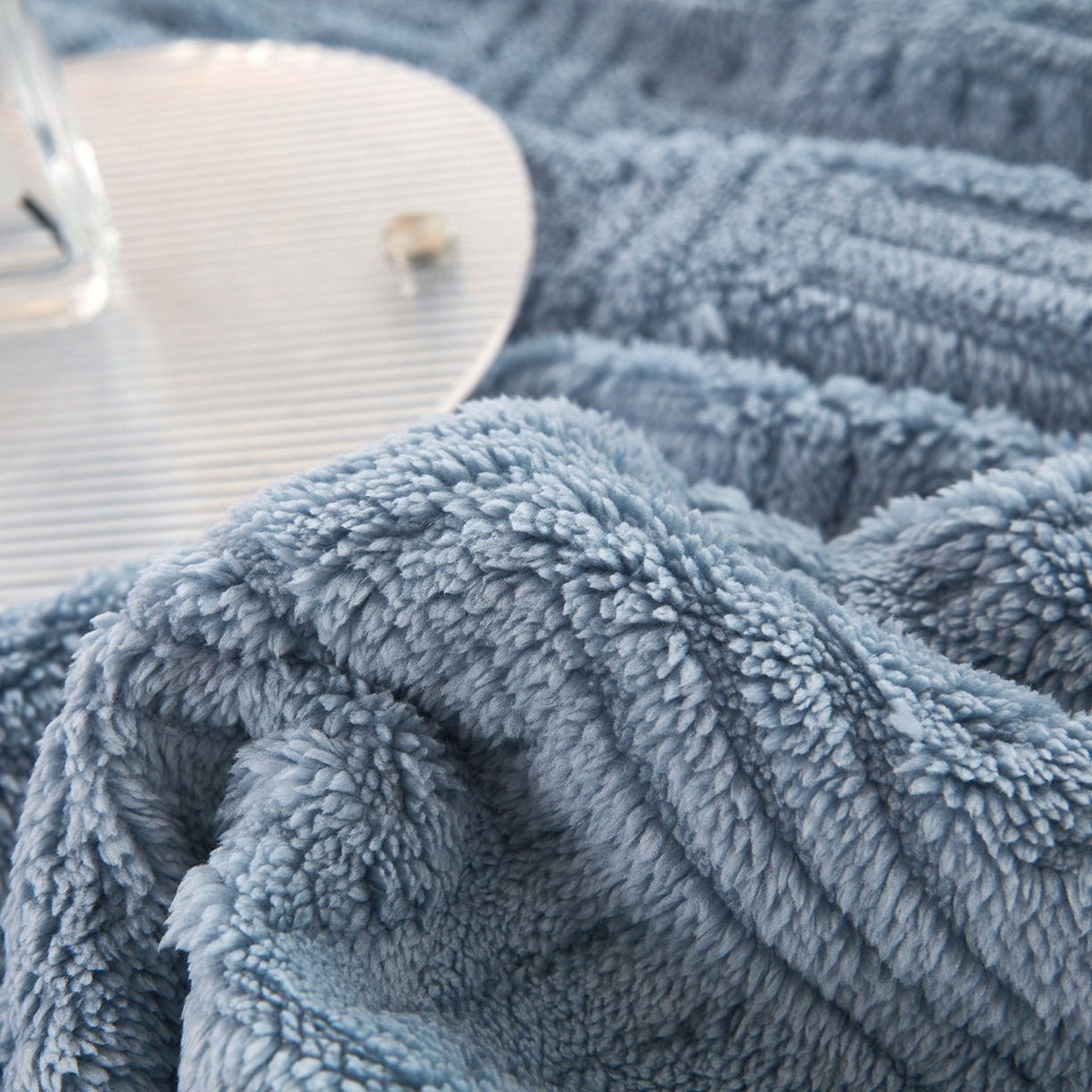 91家纺网 家纺一手货源 找家纺 肖恩毯业 2025新款提花舒棉绒羊羔绒毛毯 贵族蓝