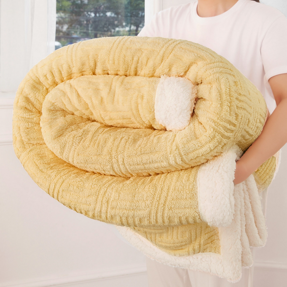 91家纺网 家纺一手货源 找家纺 肖恩毯业 2025新款提花舒棉绒羊羔绒毛毯 稻香黄