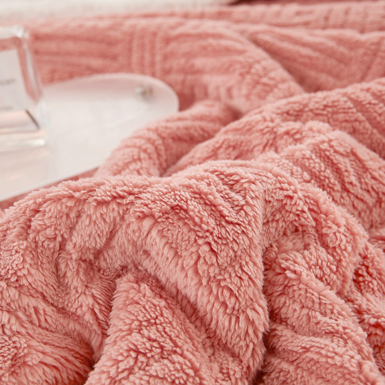 91家纺网 家纺一手货源 找家纺 肖恩毯业 2025新款提花舒棉绒羊羔绒毛毯 桃粉色