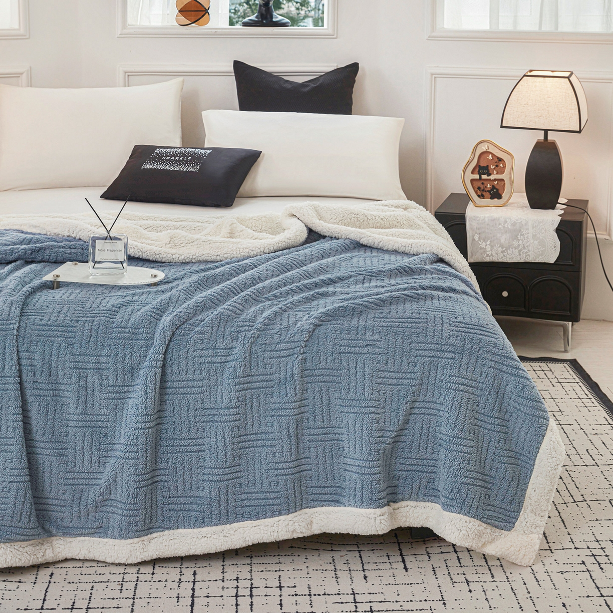 91家纺网 家纺一手货源 找家纺 肖恩毯业 2025新款提花舒棉绒羊羔绒毛毯 贵族蓝