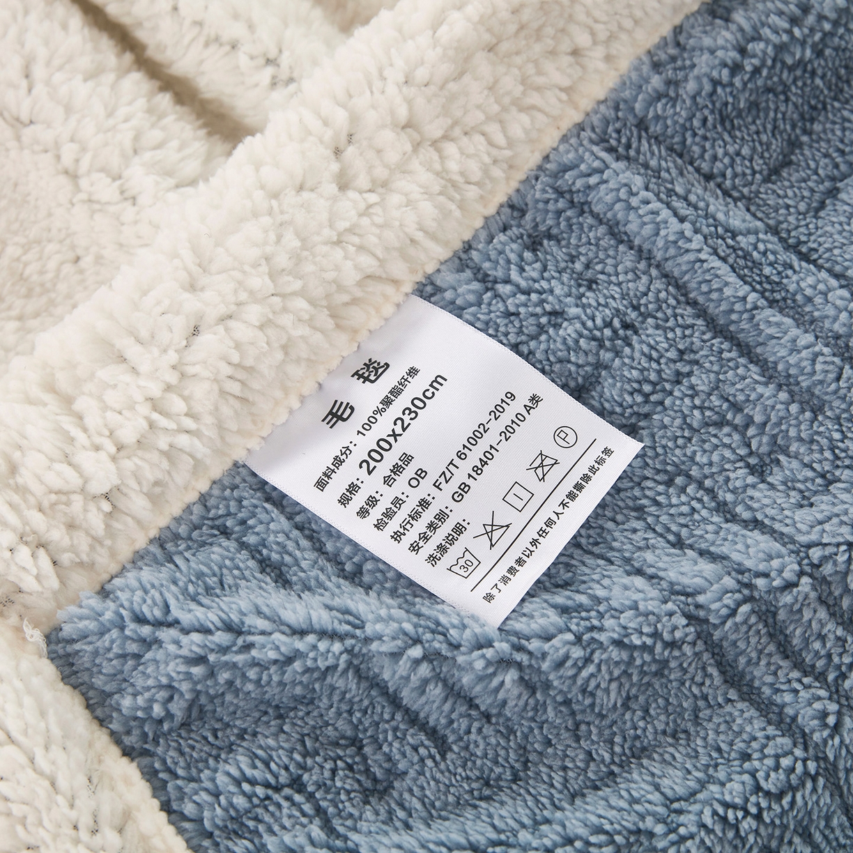 91家纺网 家纺一手货源 找家纺 肖恩毯业 2025新款提花舒棉绒羊羔绒毛毯 贵族蓝