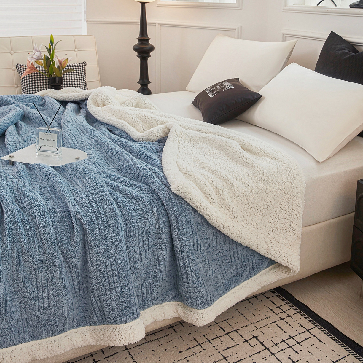 91家纺网 家纺一手货源 找家纺 肖恩毯业 2025新款提花舒棉绒羊羔绒毛毯 贵族蓝