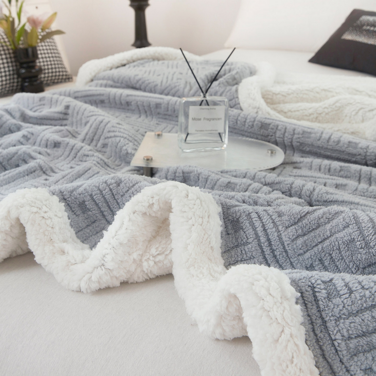 91家纺网 家纺一手货源 找家纺 肖恩毯业 2025新款提花舒棉绒羊羔绒毛毯 冰川灰