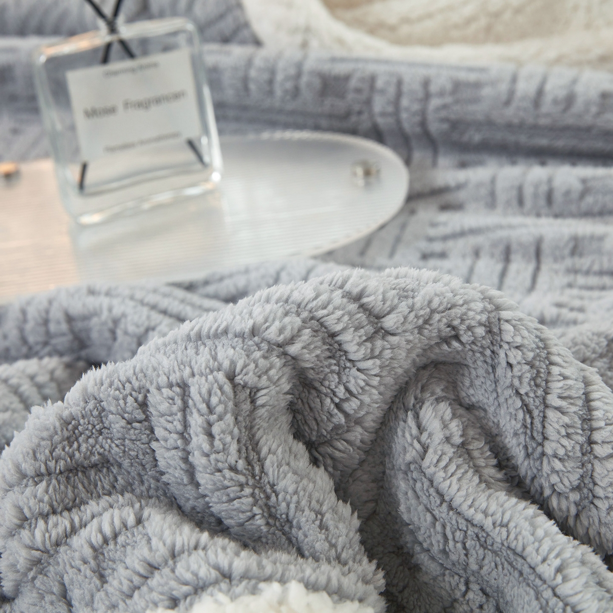 91家纺网 家纺一手货源 找家纺 肖恩毯业 2025新款提花舒棉绒羊羔绒毛毯 冰川灰
