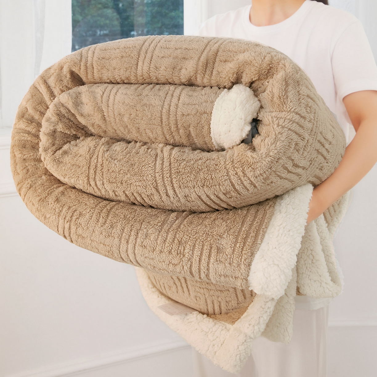 91家纺网 家纺一手货源 找家纺 肖恩毯业 2025新款提花舒棉绒羊羔绒毛毯 深卡其