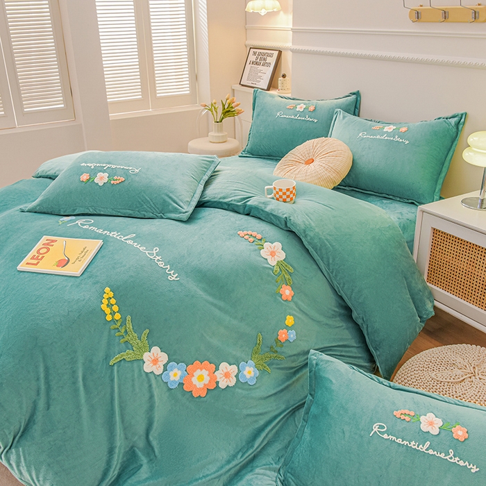 91家纺网 家纺一手货源 找家纺 提花大世界 2025新款宝宝绒绣花款牛奶绒婴儿绒保暖四件套 菲尼-水绿